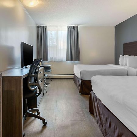 Super 8 By Wyndham Macleod Trail Calgary Hotel Екстериор снимка