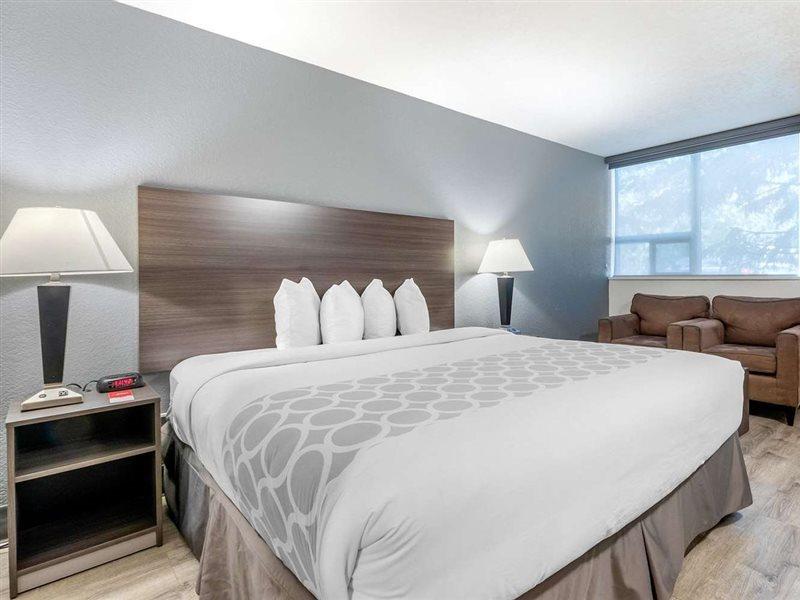 Super 8 By Wyndham Macleod Trail Calgary Hotel Екстериор снимка