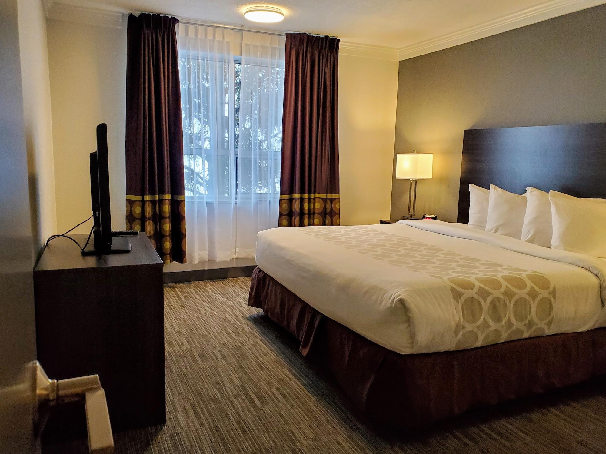 Super 8 By Wyndham Macleod Trail Calgary Hotel Екстериор снимка