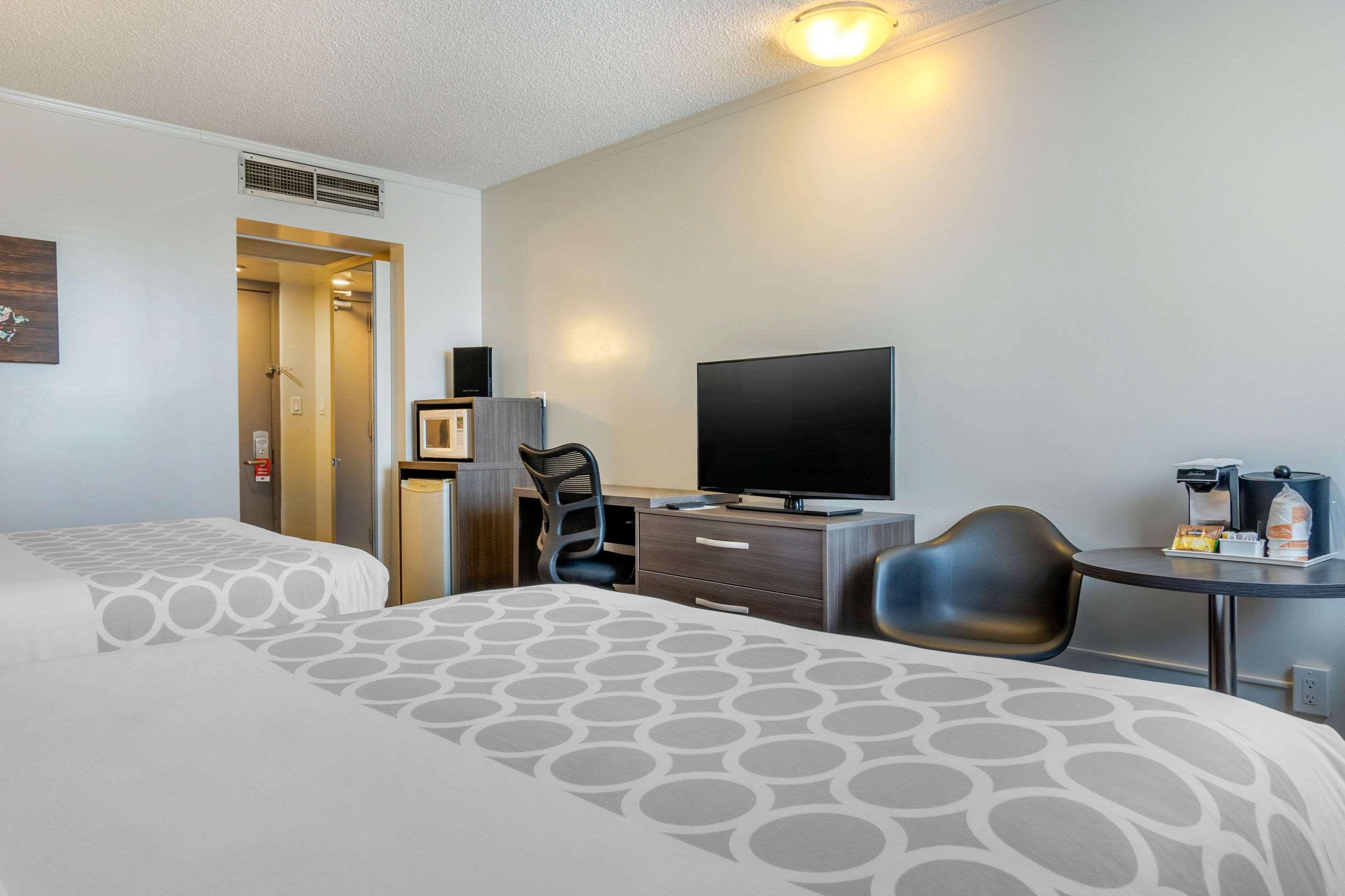 Super 8 By Wyndham Macleod Trail Calgary Hotel Екстериор снимка