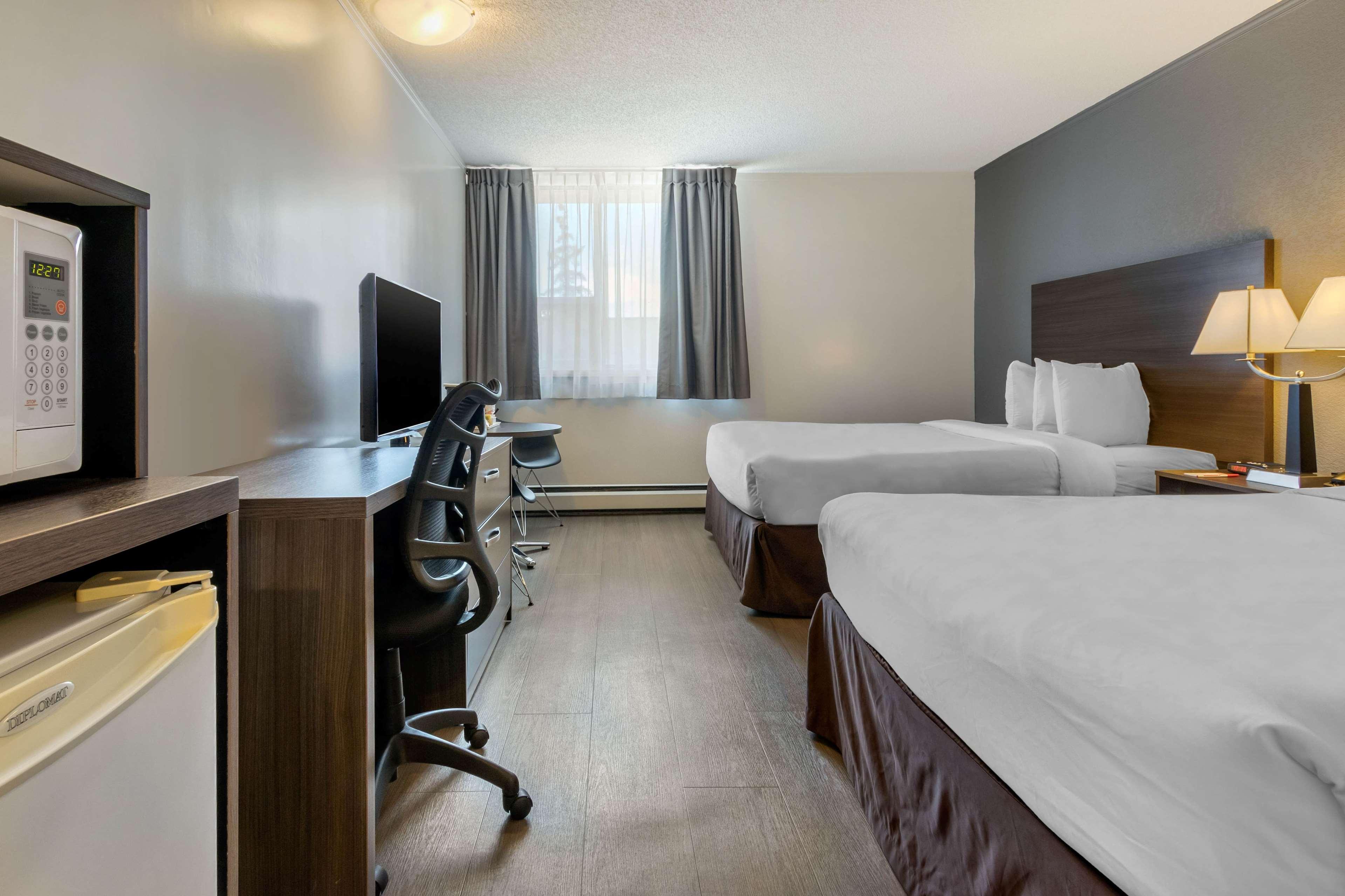 Super 8 By Wyndham Macleod Trail Calgary Hotel Екстериор снимка