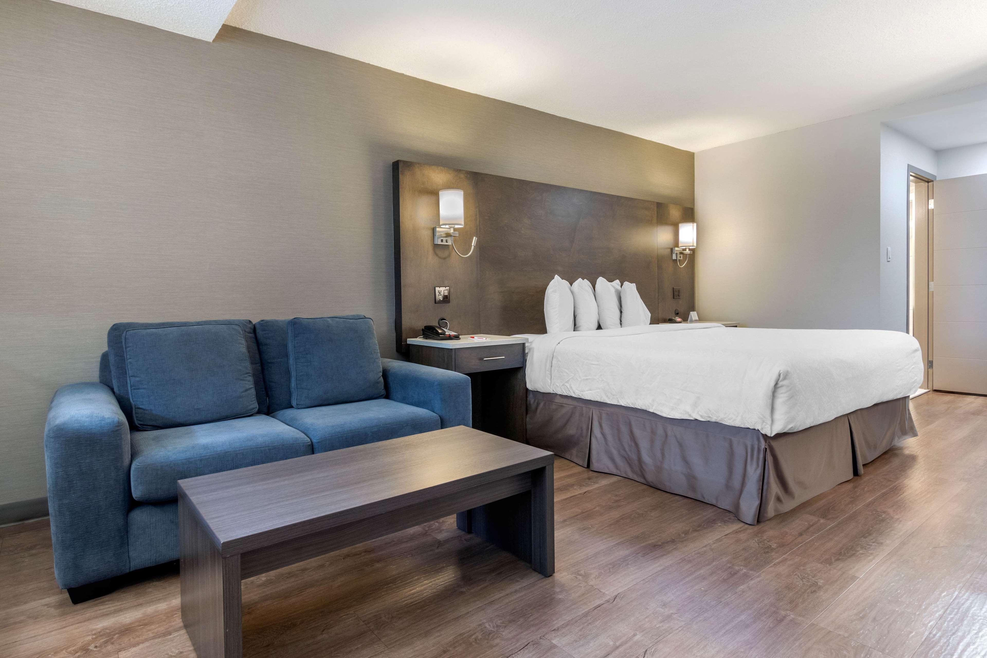 Super 8 By Wyndham Macleod Trail Calgary Hotel Екстериор снимка