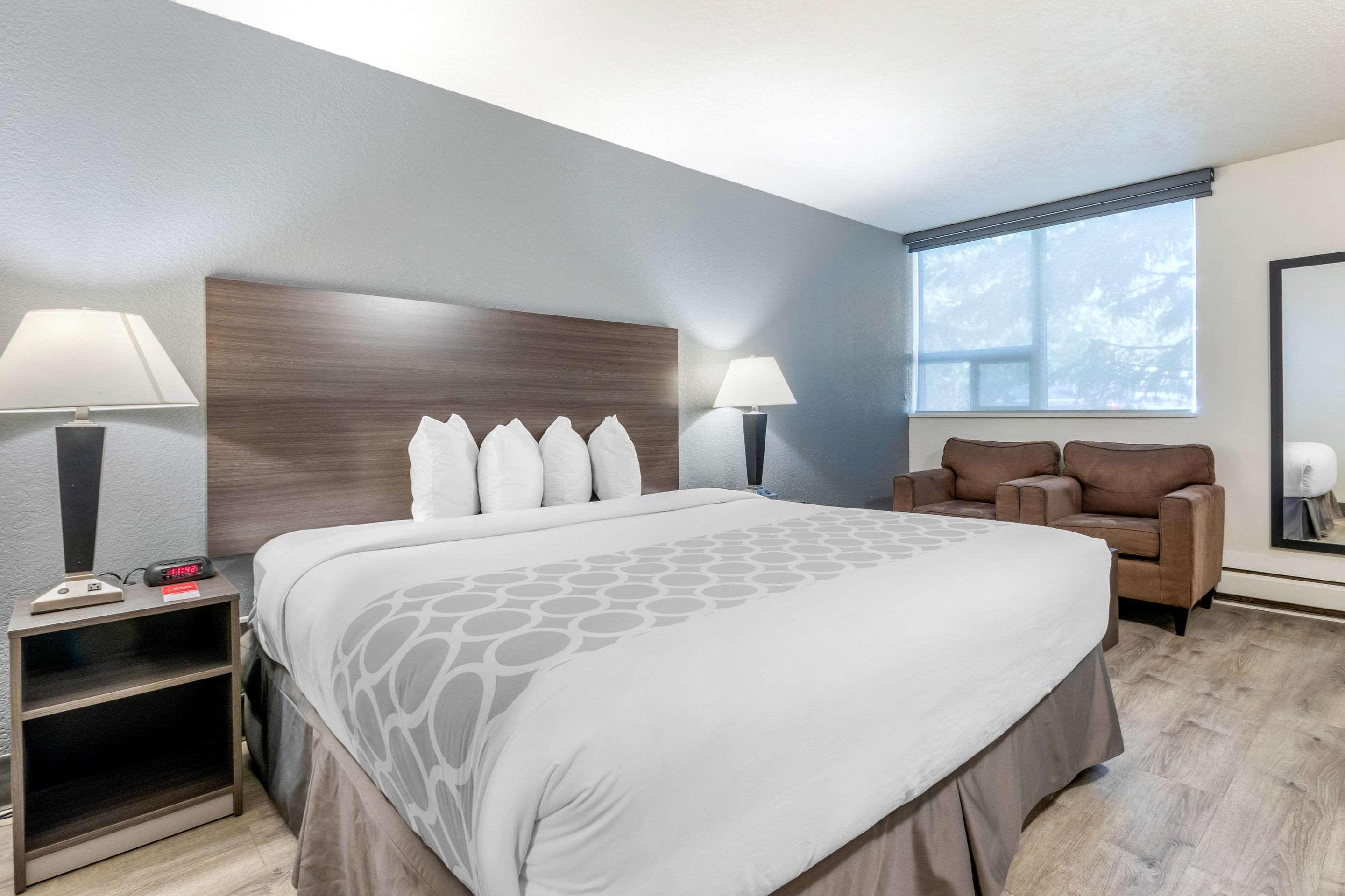 Super 8 By Wyndham Macleod Trail Calgary Hotel Екстериор снимка