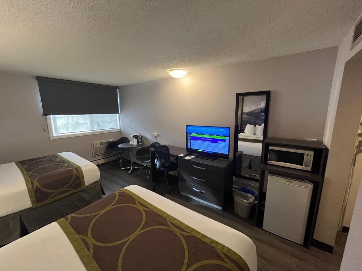 Super 8 By Wyndham Macleod Trail Calgary Hotel Екстериор снимка