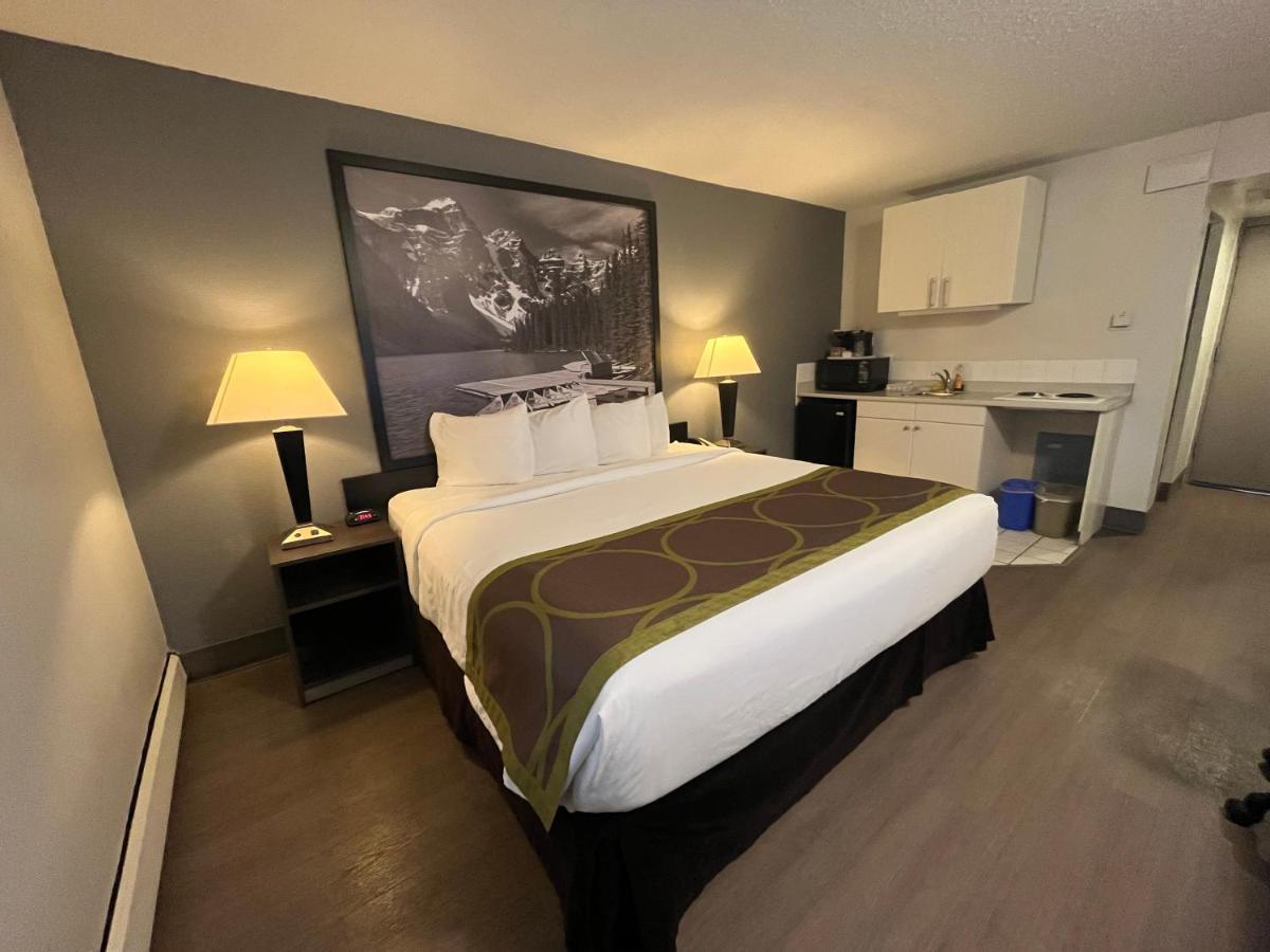 Super 8 By Wyndham Macleod Trail Calgary Hotel Екстериор снимка