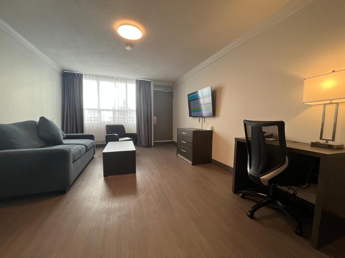 Super 8 By Wyndham Macleod Trail Calgary Hotel Екстериор снимка