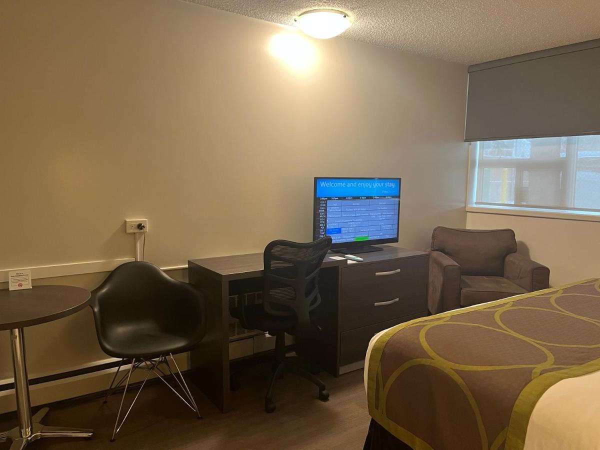 Super 8 By Wyndham Macleod Trail Calgary Hotel Екстериор снимка